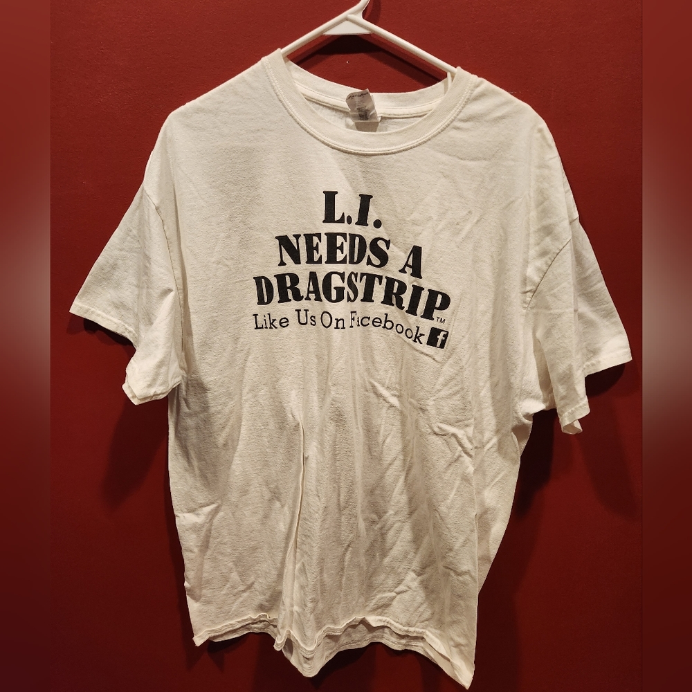 Mens extra large long island needs a drag strip short sleeve t shirt